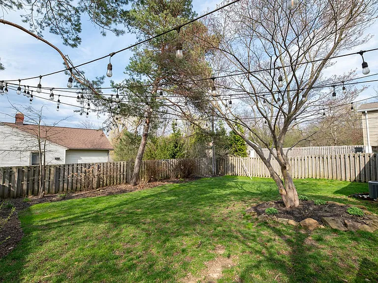23213 Fairmount Blvd — Photo 42