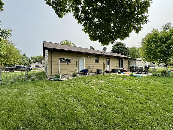 4th image of 604 Poplar Dr