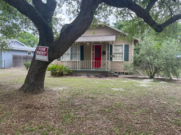 133 N Whitney St, Aransas Pass, TX 78336