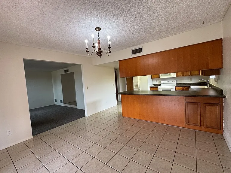 1281 N Catalina Dr — Photo 9