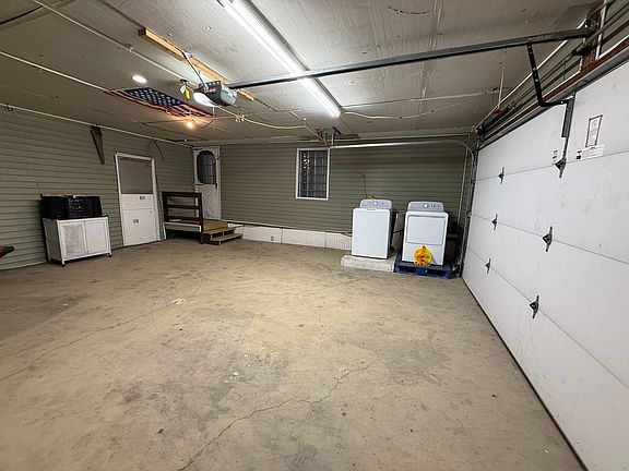 3rd image of 411 Broadway St