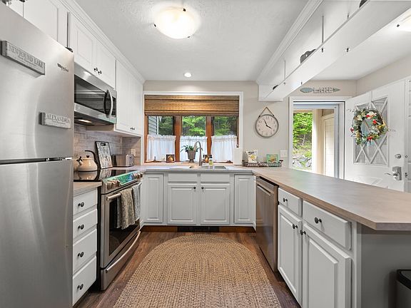 4th image of 21 Village West Drive #15