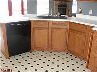 4th image of 140 Glen Forest Dr