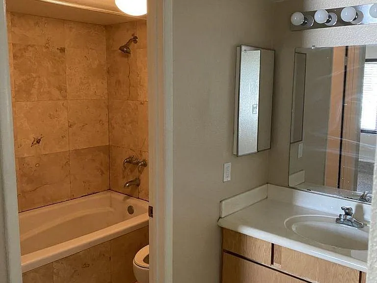 1927 E Hampton Ave #206 — Photo 5