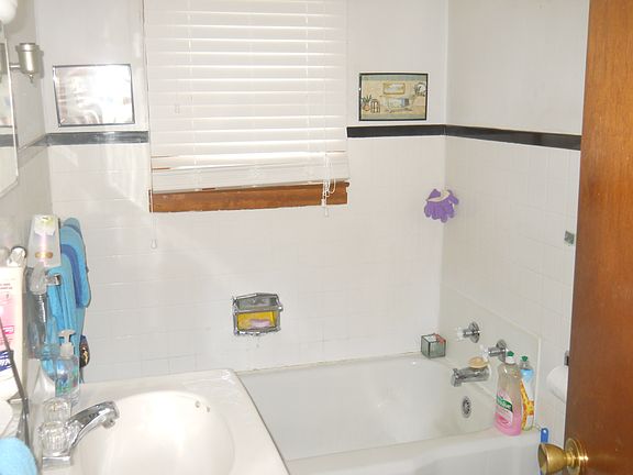 5th image of 5666 Parkview Ave