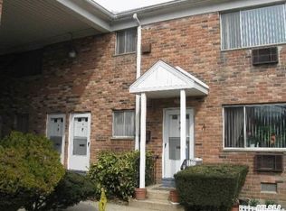 21 Brentwood Rd APT 2, Bay Shore, NY 11706