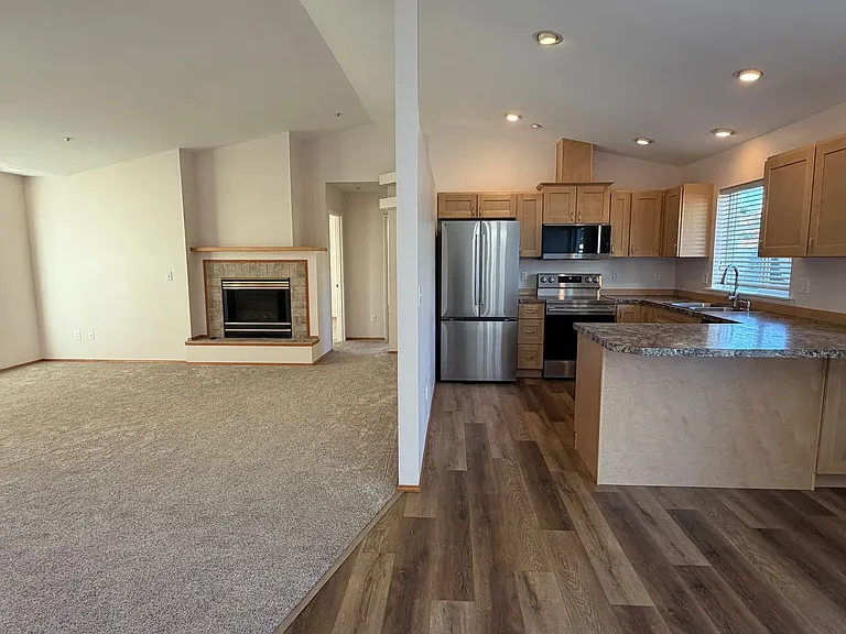 2442 Highland View Dr — Photo 3