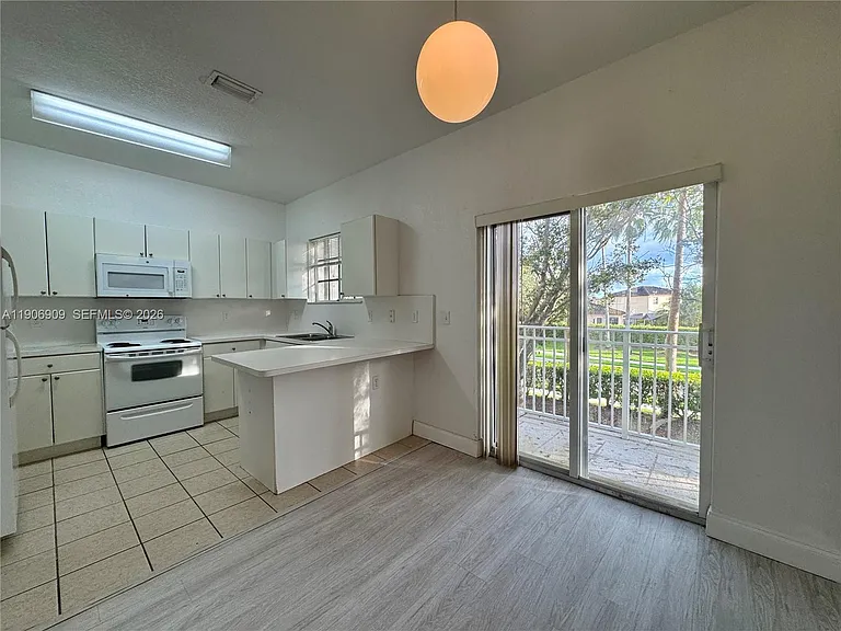 2590 NE 3rd Dr #203 — Photo 8