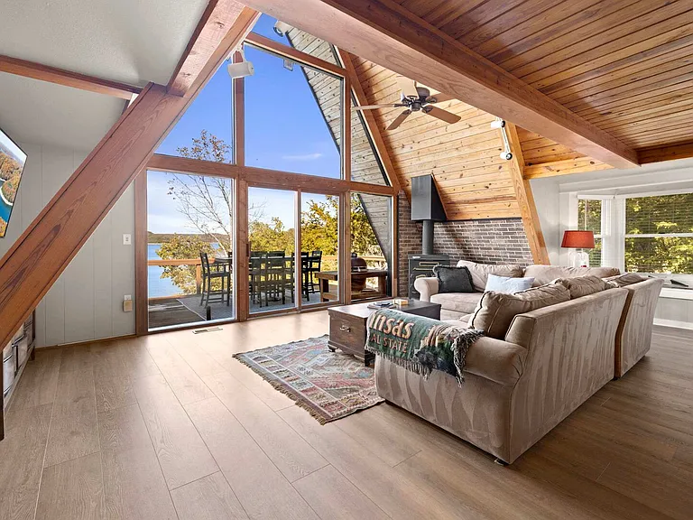 Mundell Rd — Photo 6