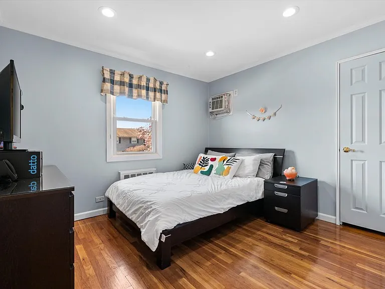 20 Pickwick Dr W — Photo 7