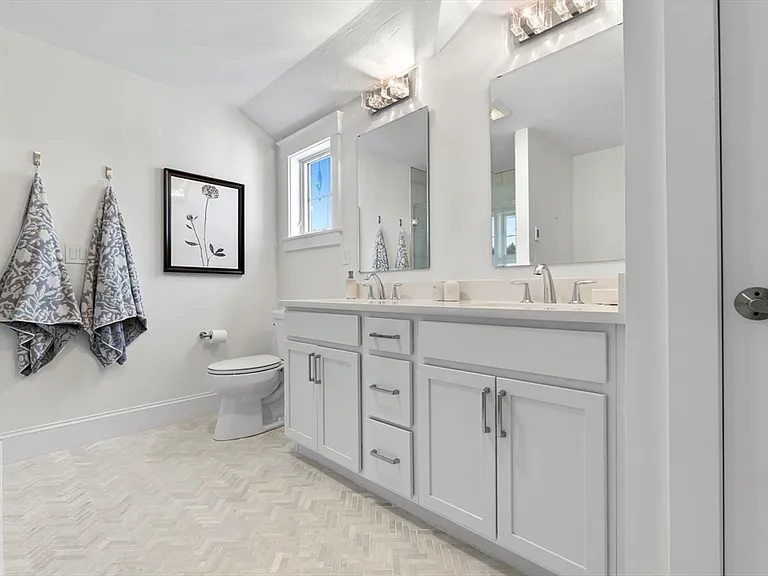 4 Gabaree Ct — Photo 32