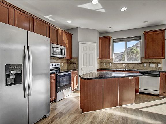 5th image of 512 Eberhart Ln APT 1207