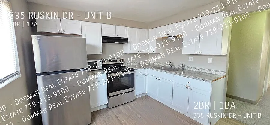 Updated 2 bedroom, 1 bath Garden Level Unit Available! — Photo 4