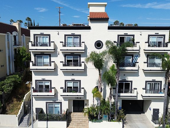 4th image of 1412 Colby Ave #304