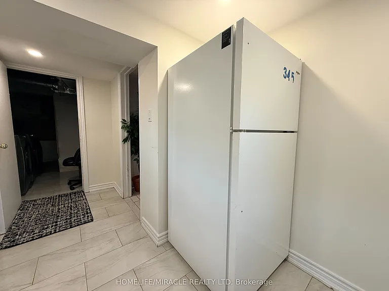 755 Somerville St — Photo 2