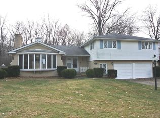 935 Red Hill Dr, Lorain, OH 44052