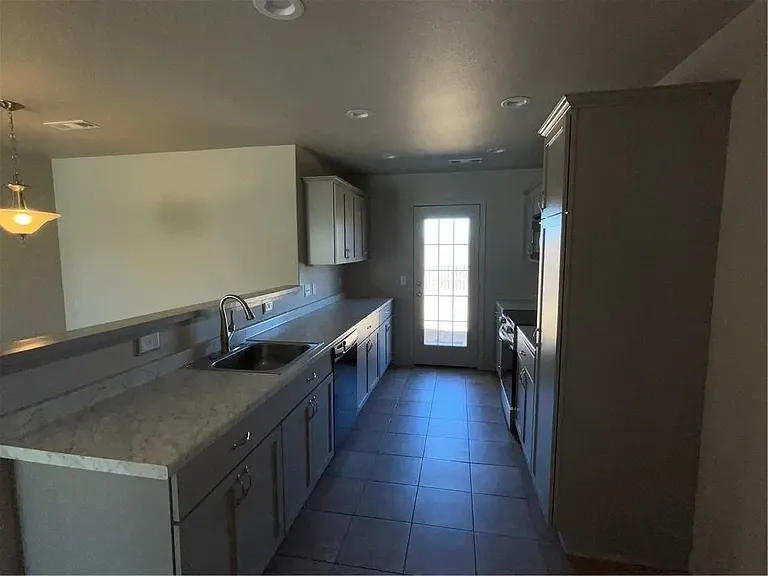 1280 Colonel Salomon Dr — Photo 4