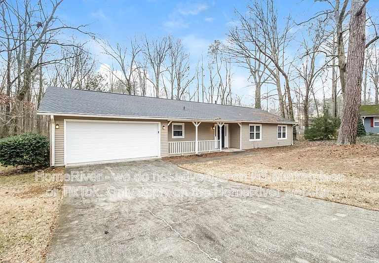 2482 Fairfield Ct SW — Photo 2