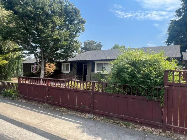 570 Powell Avenue, Healdsburg, CA 95448