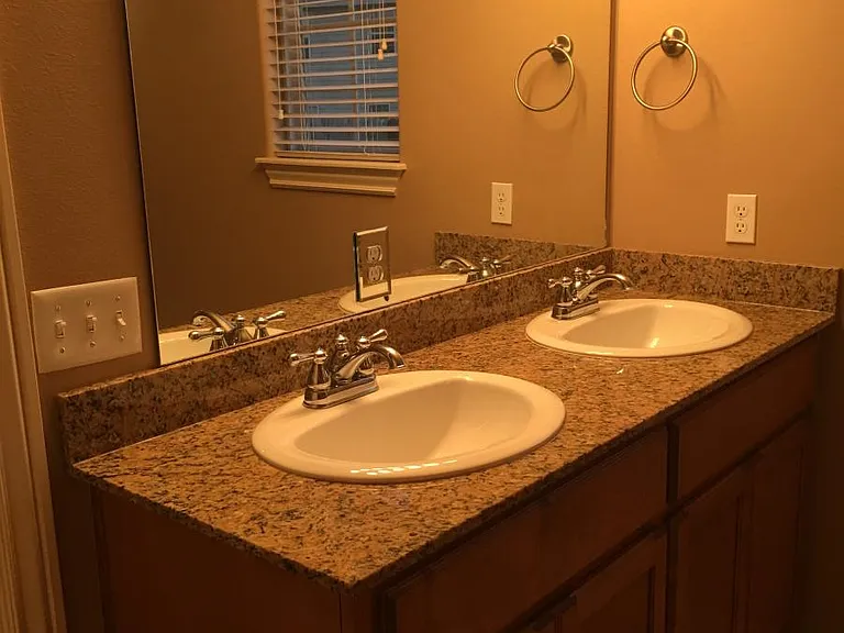 909 Oak Crossing Dr — Photo 8
