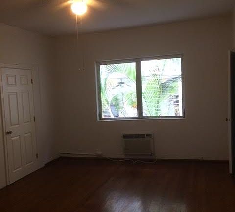 4th image of 1526 Meridian Ave APT 14