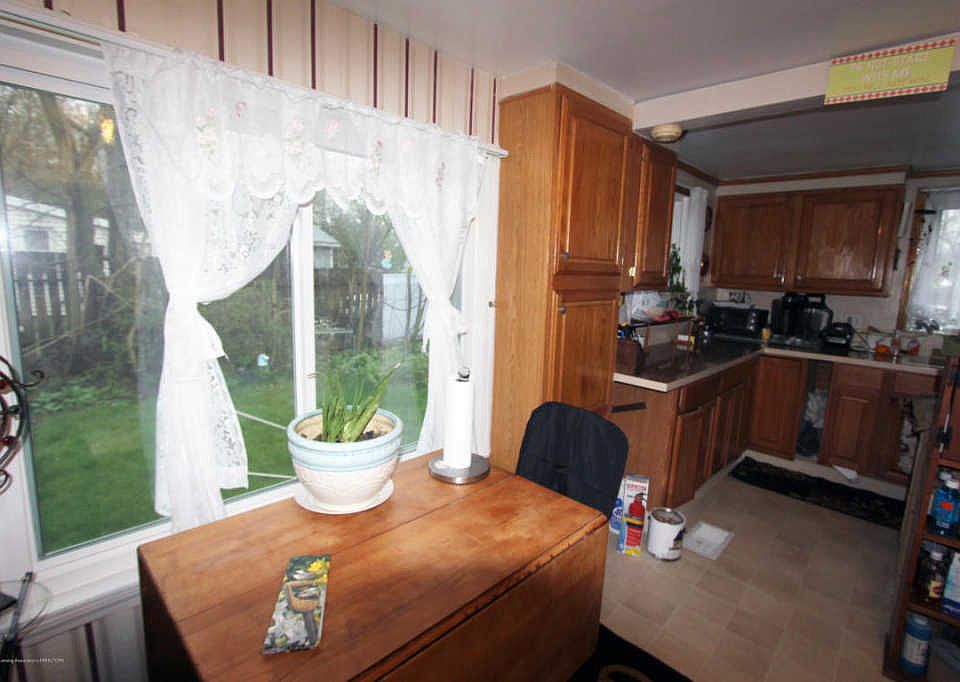 2nd image of 410 E Howe Ave