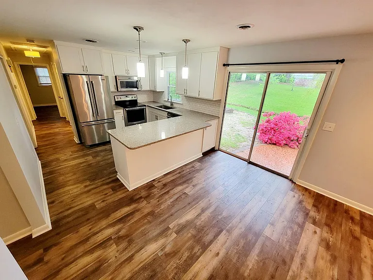 2404 Blanche Dr — Photo 5