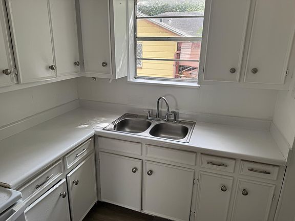 3rd image of 280 Garland Ave