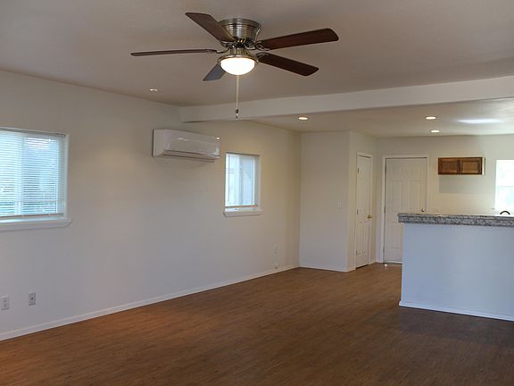 3rd image of 109 S Donley Ave