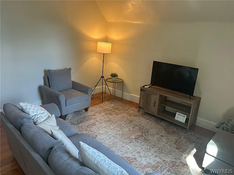 40 Lisbon Ave #UPPER — Photo 4