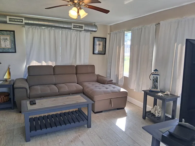 2470 Rose Ave — Photo 13