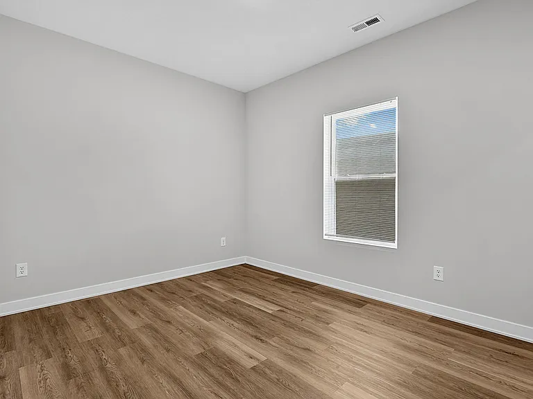 3947 Rookwood Ave #B — Photo 14
