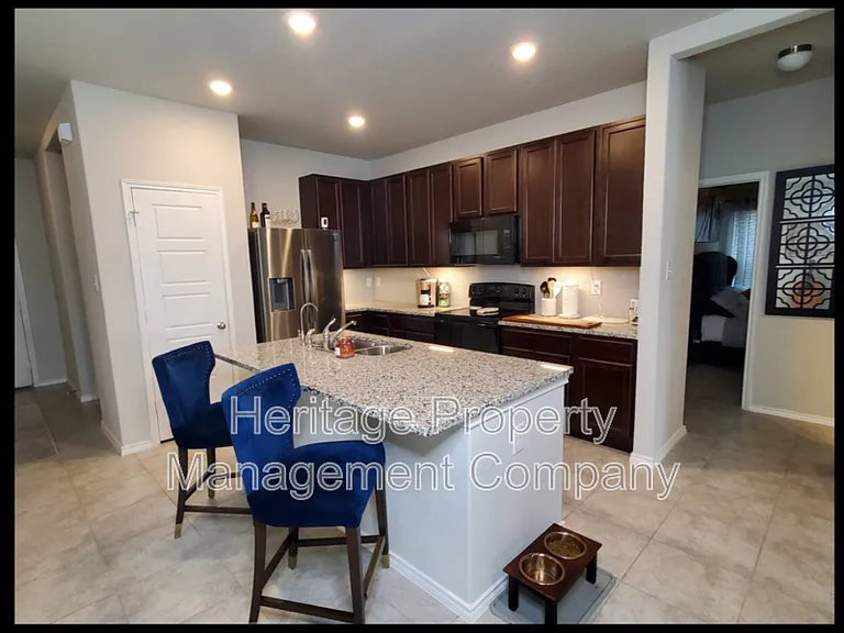 10522 Barbeque Bay — Photo 5
