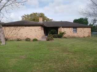 820 Duck Dr, Victoria, TX 77905