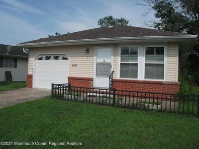 5 Leeward St, Toms River, NJ, 08757