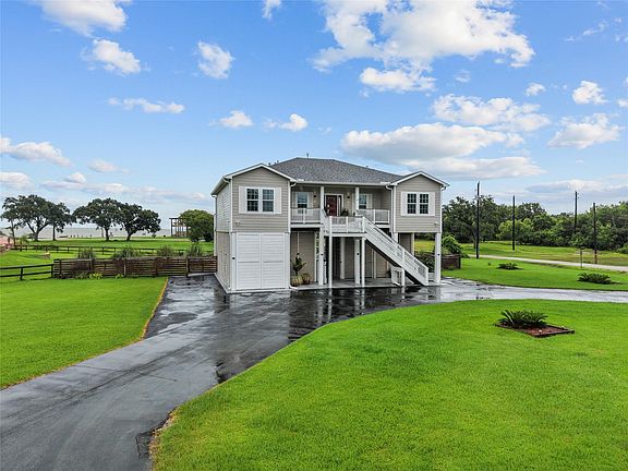 4th image of 4 Shore Acres Circle