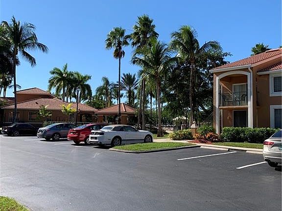 3rd image of 1275 Wildwood Lakes Blvd #2-303