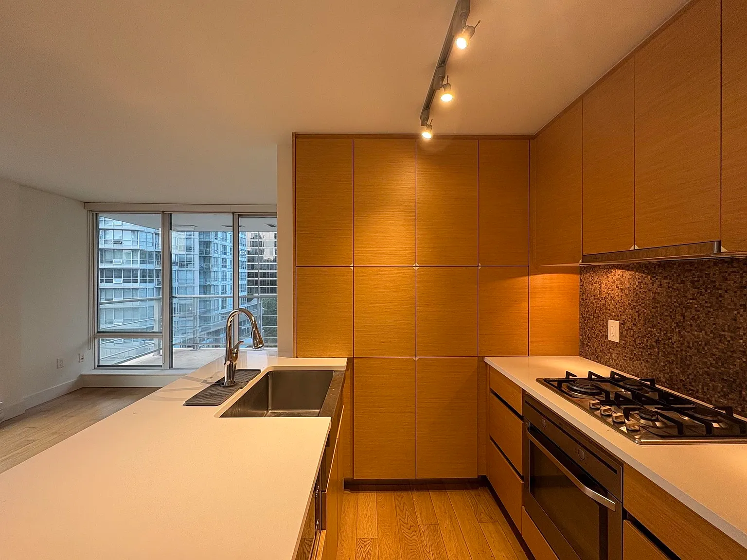 2 bed, 722 sqft, $3,100 — Photo 1