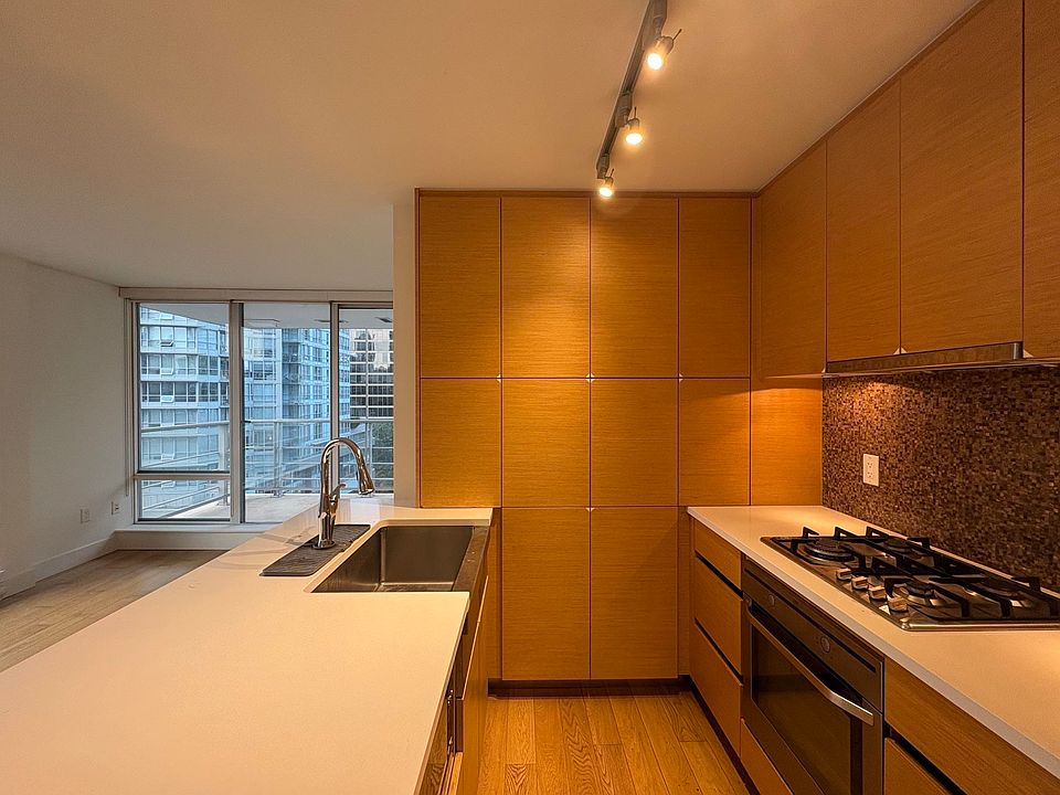 1st image of 565 Smithe St #1205