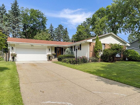 2nd image of 417 Woodhill Dr