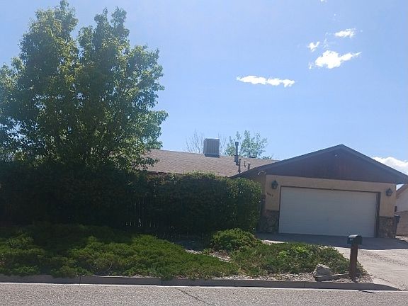 2nd image of 10007 La Paz Dr NW