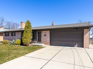 1307 Brambles Dr, Waterford, MI 48328