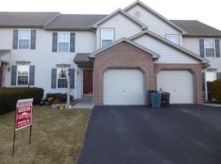 202 Fieldcrest Dr, New Holland, PA 17557