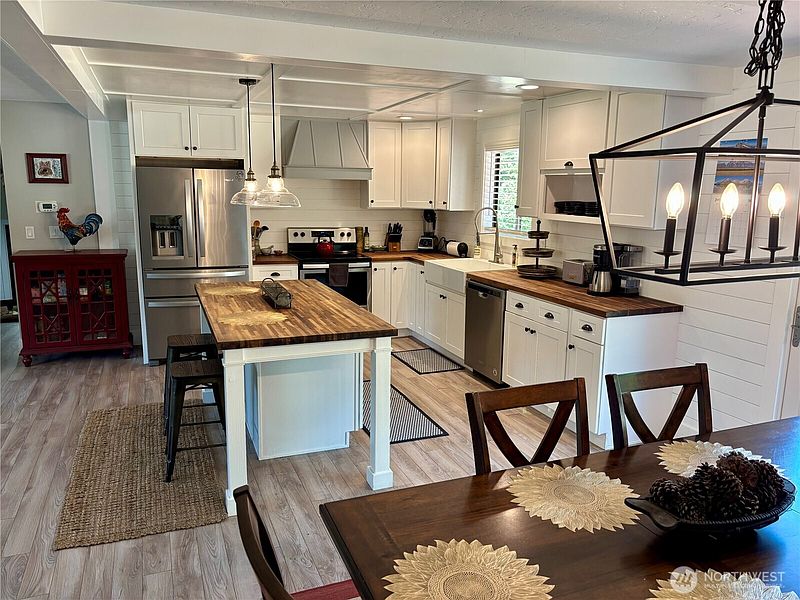 2nd image of 715 Liberty Place
