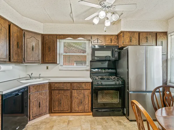 218-27 Sawyer Avenue image 12 of 19