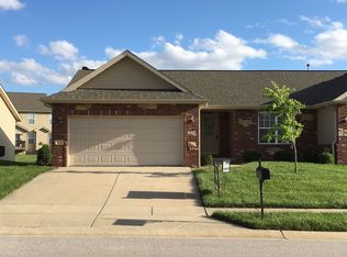7077 Remington Villa Dr, Maryville, IL 62062