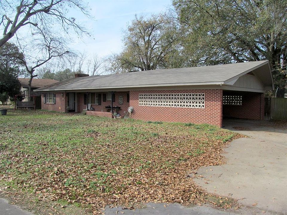 1st image of 411 Hall Dr
