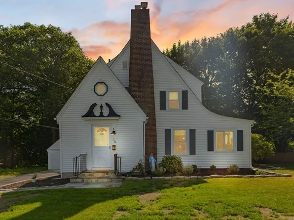 39 Carrlyn Rd, Brockton, MA 02301