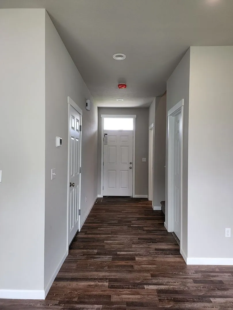 Yelm Creek Estates, 4 Bedroom, 2.5 Bathroom Home! — Photo 2