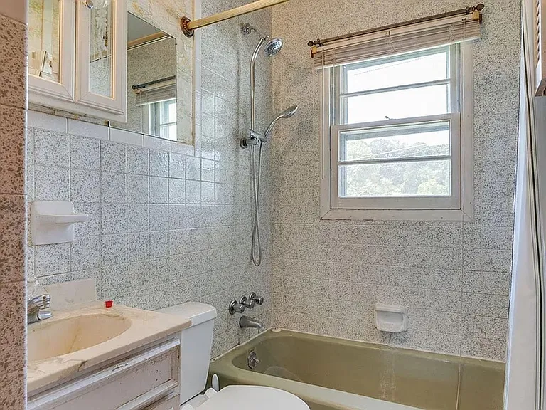 320 Independence Dr — Photo 10